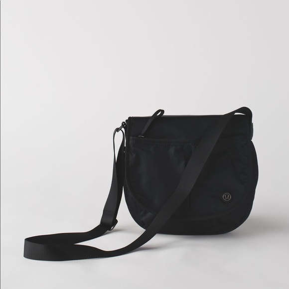 lululemon athletica Handbags - Lululemon The Essentials Bag